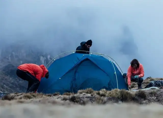 Jak rozłożyć namiot instrukcja - uniknij najczęstszych błędów przy biwaku