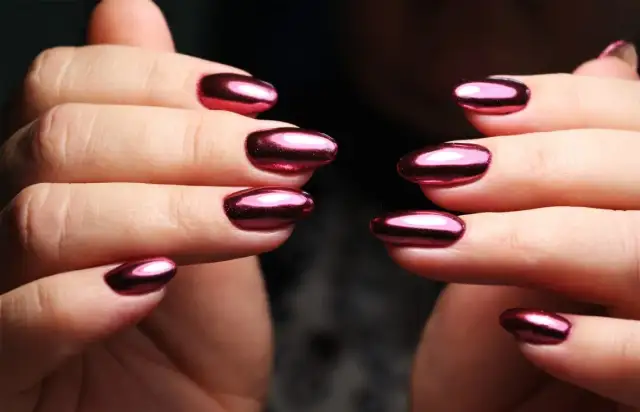 Efekt lustra na paznokciach: Poradnik krok po kroku