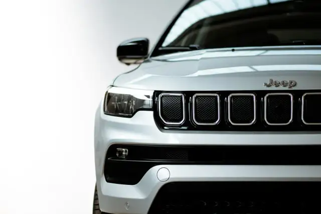 Ile pali jeep compass 2.4 benzyna? Sprawdź oszczędności i wydajność