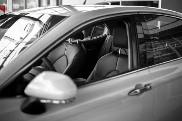 Skuteczne domowe sposoby na czyszczenie wnętrza samochodu bez chemii