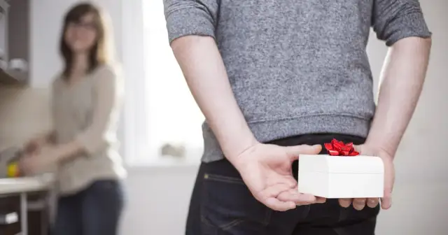 Co kupić żonie na święta? Najlepsze pomysły na wyjątkowy prezent