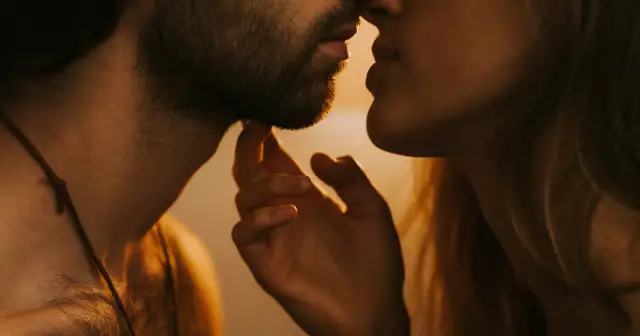 Kiedy facet zostawia żonę dla kochanki? Przyczyny i konsekwencje decyzji