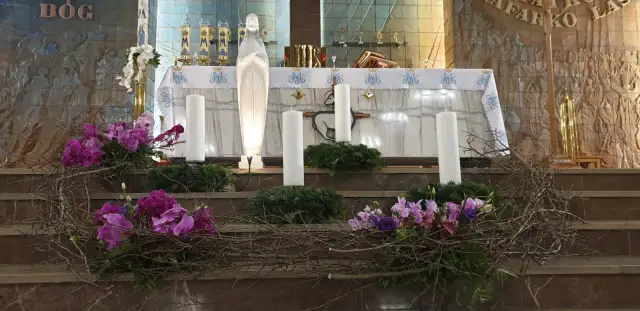 Jak udekorować kościół na adwent: inspiracje, które zachwycą wiernych