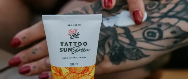Jaki krem do tatuażu? Wybierz mądrze i ciesz się kolorem na lata!