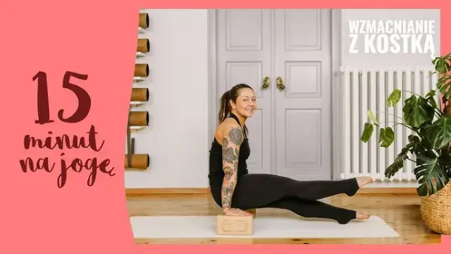 Jak używać kostki do jogi, aby uniknąć kontuzji i poprawić praktykę