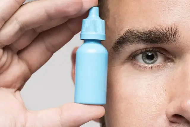Krople u okulisty: Po co? Jak działają? Bezpieczeństwo i zalecenia