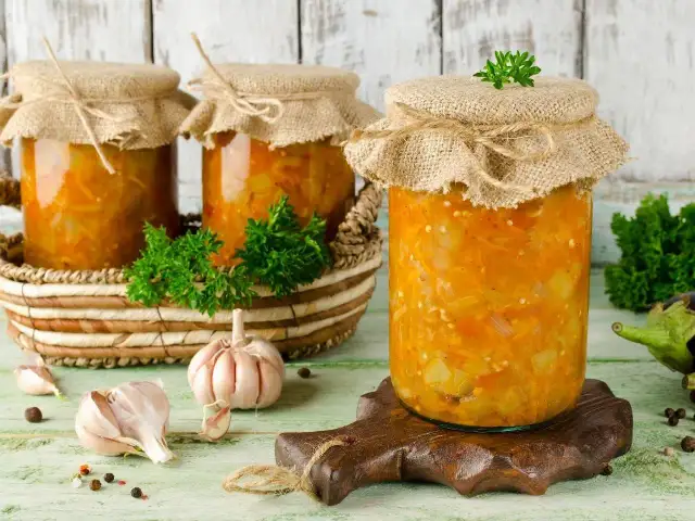 Jak pasteryzować zupę pomidorową? Smak lata w słoikach!