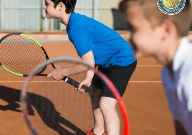 Kiedy zacząć grać w tenisa? Optymalny wiek dziecka i pierwsze kroki
