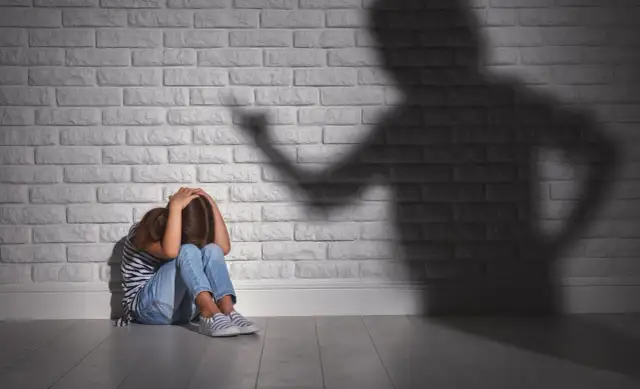 Znęcanie psychiczne nad dzieckiem objawy - jak je rozpoznać i pomóc