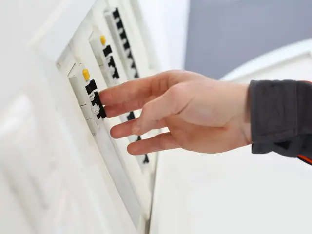 Jak załatwić prąd na działkę - krok po kroku bez zbędnych problemów