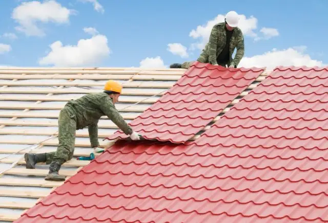 Jak położyć blachę na dach - uniknij najczęstszych błędów montażu