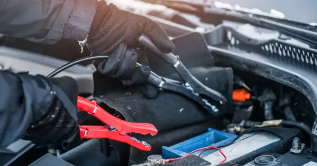 Jak długo alternator ładuje akumulator? Pełna analiza i porady