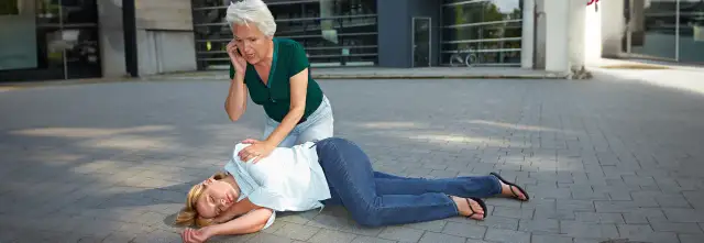 Kto może udzielić pierwszej pomocy? Poznaj swoje obowiązki i prawa