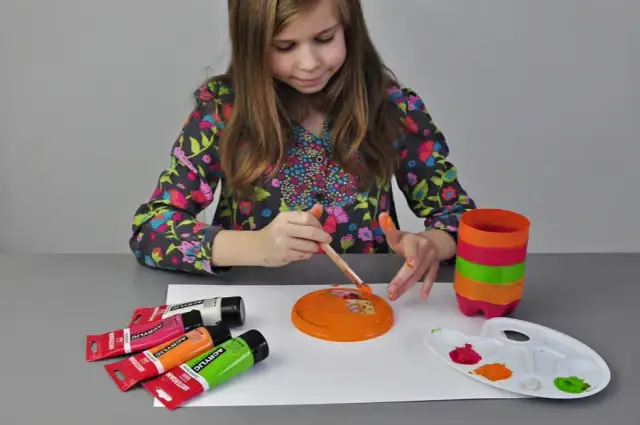 Jak zrobić doniczkę z butelki plastikowej: proste kroki i pomysły na dekoracje