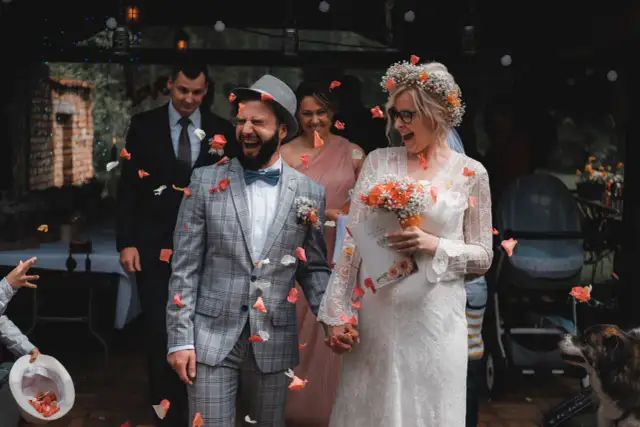 W czym do ślubu cywilnego? Poradnik dla Niej i dla Niego