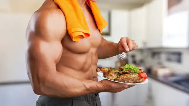 Szybkie posiłki po treningu: Co jeść by rosnąć i chudnąć?