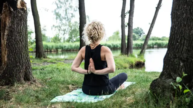 Medytacja zen na czym polega – odkryj jej tajniki i korzyści