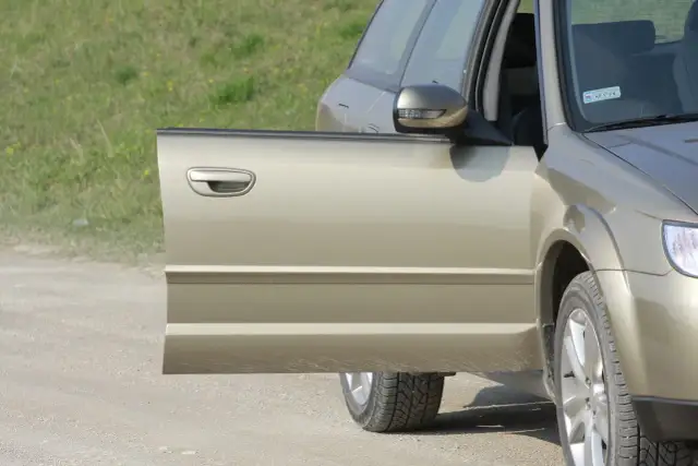 Ile kosztuje malowanie drzwi w 2026? Cennik i porady eksperta!