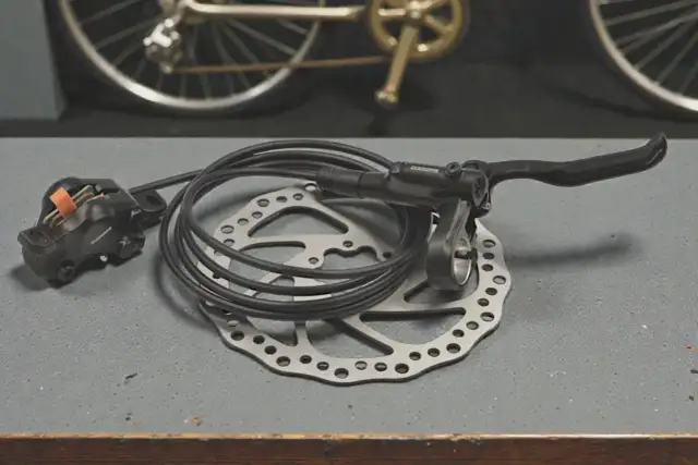 Jak wyregulować hamulce tarczowe w rowerze? Poradnik krok po kroku