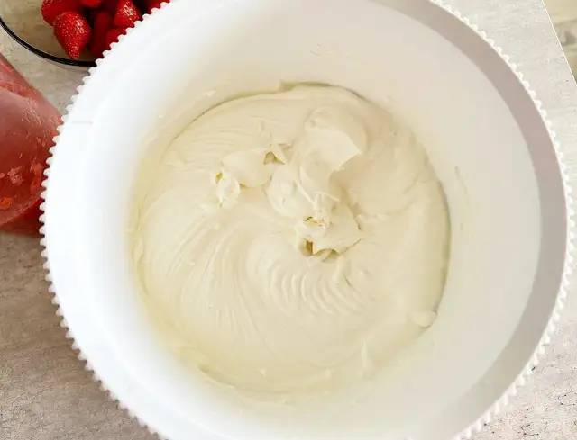 Mascarpone i galaretka: Poznaj sekrety gładkiego kremu!