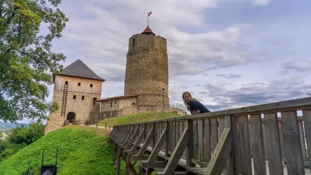 Zamek na Jeziorze Rożnowskim: Ukryta perła wśród wód