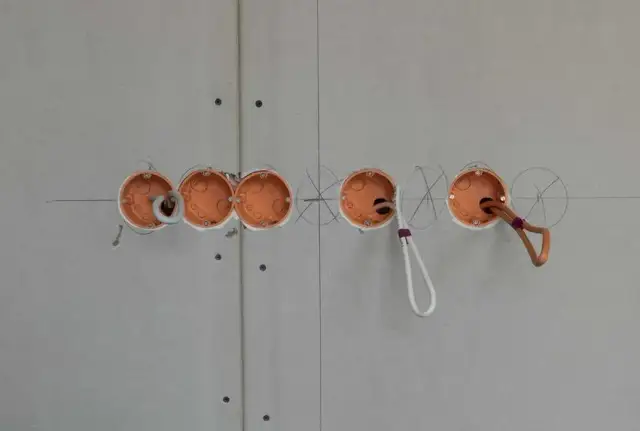 Jaki gips do puszek elektrycznych? Wybierz najlepszy!