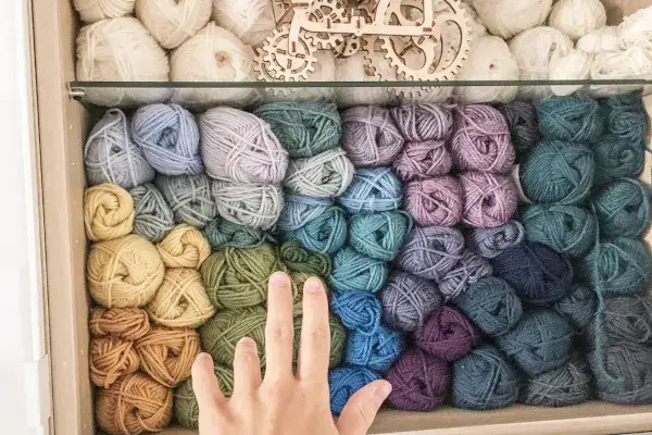 Jaką włóczkę na szalik wybrać, aby nie żałować wyboru?