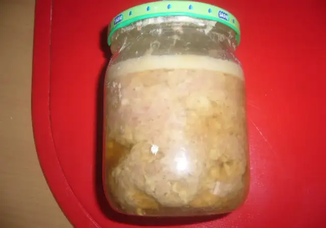 Kiełbasa w słoikach: Jak zrobić idealną? Bezpieczny przepis