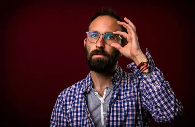 Jak dobrać oprawki do twarzy męskie, aby uniknąć modowych wpadek