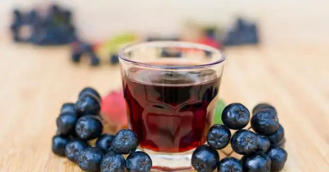 Sok z aronii na co pomaga: odkryj jego niezwykłe korzyści zdrowotne