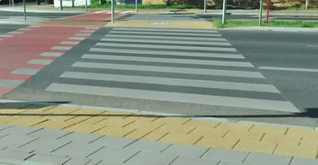 Pasy ostrzegawcze dla niewidomych: Jak poprawić bezpieczeństwo w przestrzeni publicznej