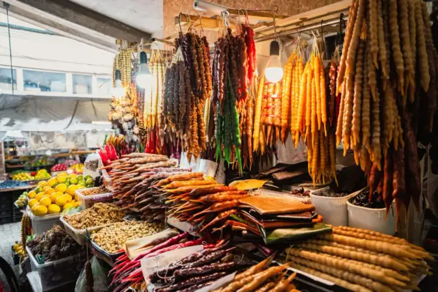 Najlepsze zakupy i pamiątki z Gruzji - poznaj unikatowe produkty lokalne