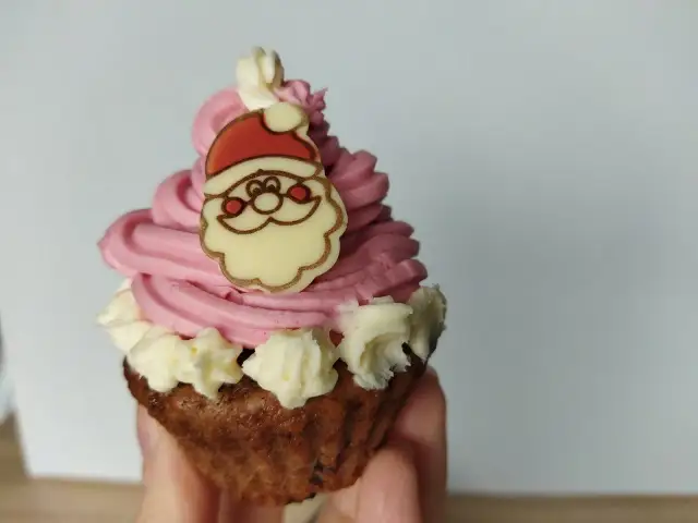 Babeczki z kremem: Czy mogą stać w temp. pokojowej? Sprawdź!