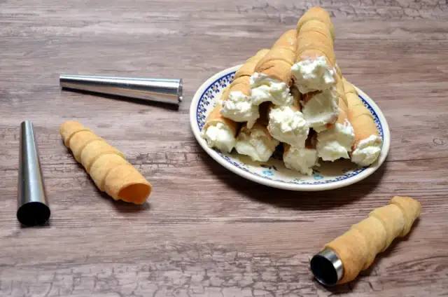 Prosty przepis na rurki z ciasta półfrancuskiego – jak uniknąć błędów i osiągnąć idealny smak