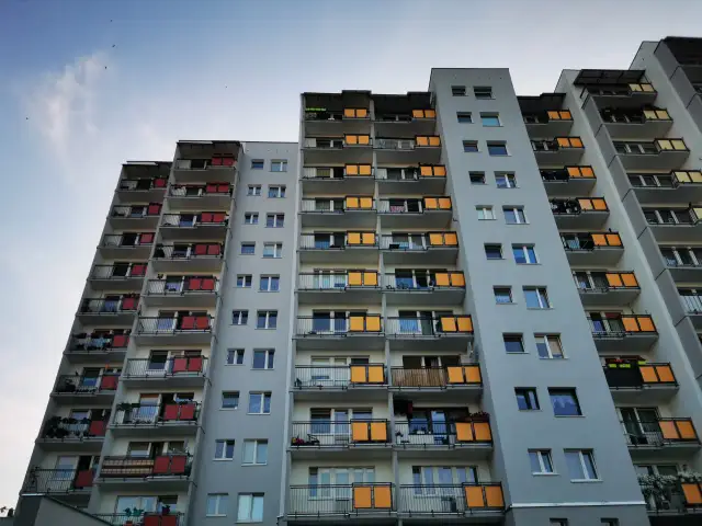 Nieuregulowane grunty czy kupować? Ryzyko i korzyści, które musisz znać