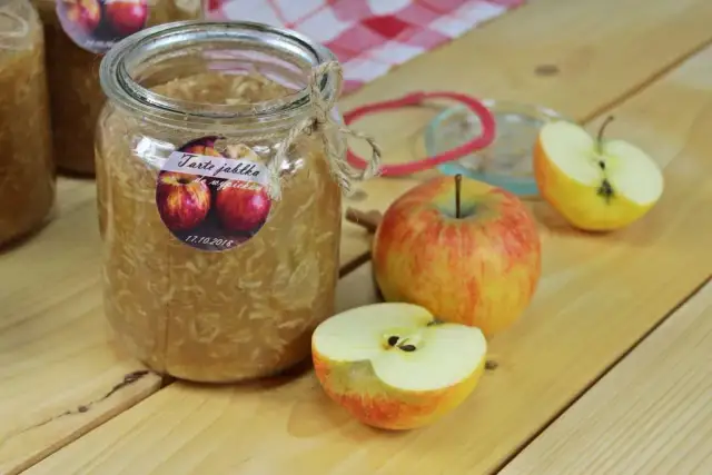 Jak zrobić jabłka w słoiki na szarlotkę, aby zachować ich smak