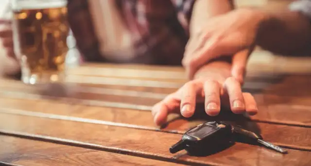 Czy jedno piwo dziennie szkodzi zdrowiu? Odkryj niebezpieczeństwa i korzyści