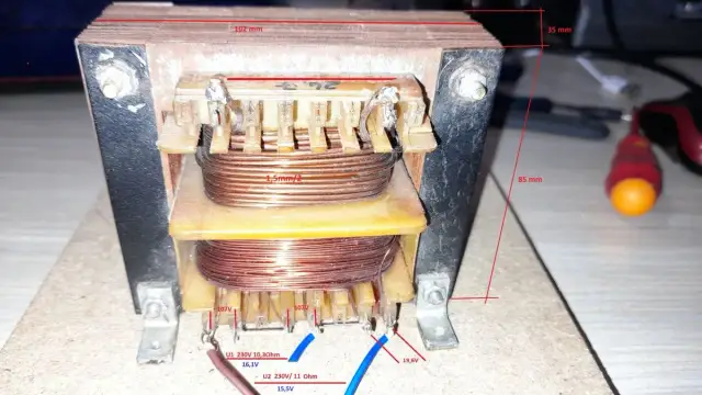 Jakie napięcie powinien mieć transformator do prostownika, aby uniknąć problemów?