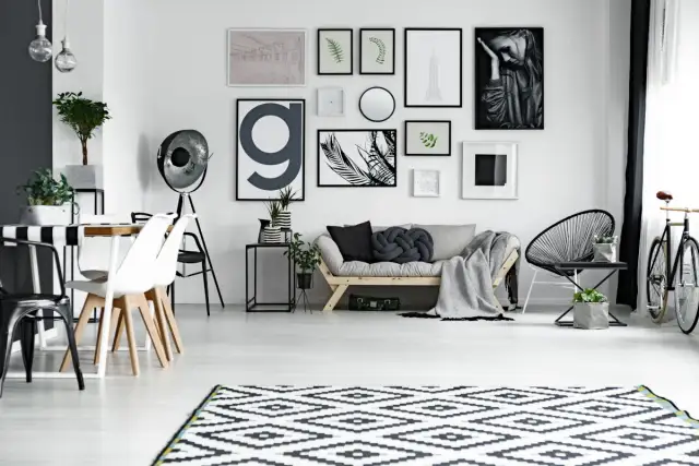 Jak zaaranżować mały salon ze stołem? 70cm komfortu!