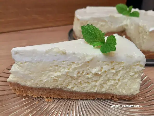 Jak długo piec sernik? Idealnie kremowy, bez pęknięć!