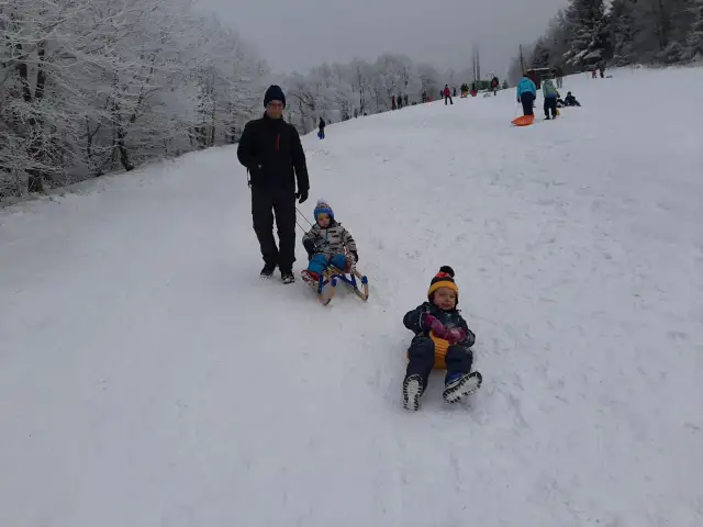 Gdzie na sanki z dzieckiem w Dolnośląskiem? Najlepsze miejsca dla rodzin