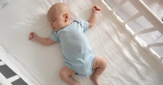 Jaka poduszka dla niemowlaka? Bezpieczne wybory dla zdrowego snu