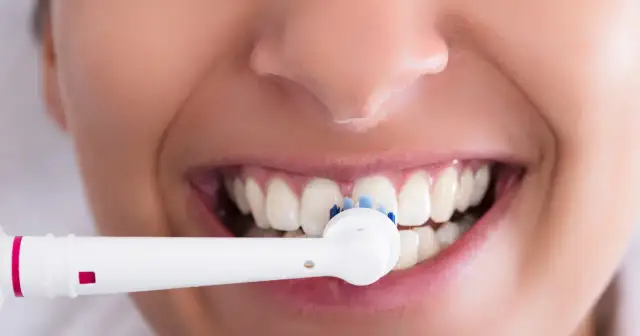 Czy szczoteczka soniczna jest lepsza od elektrycznej? Oto prawda!