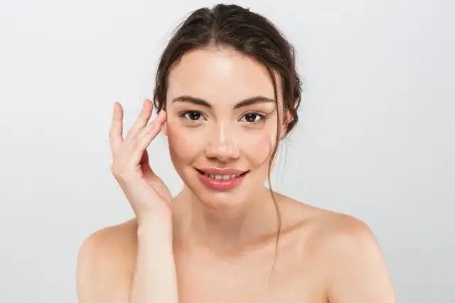 Jak ćwiczyć mięśnie twarzy, aby zredukować zmarszczki i poprawić wygląd