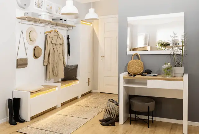 Wąski przedpokój w bloku: Powiększ go i stwórz stylową wizytówkę!