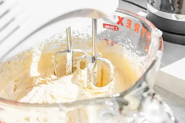 Niezawodny krem do tortu: przepis, który zawsze się udaje!