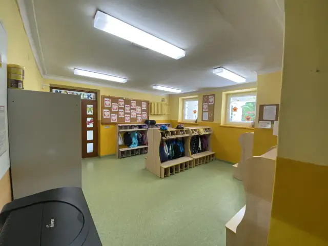 Najlepsze szkoły dla niesłyszących w Polsce - wsparcie edukacyjne i więcej