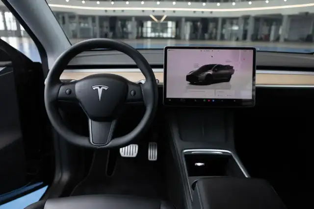 Co to jest Tesla? Rewolucja w motoryzacji i energetyce.