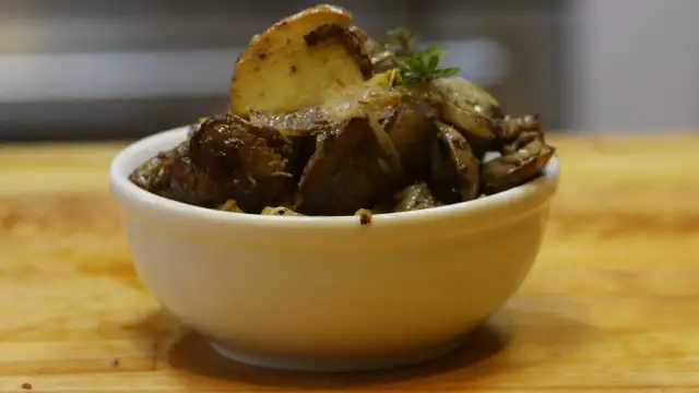 Jak przyprawić wątróbkę, by zyskała wyjątkowy smak i aromat