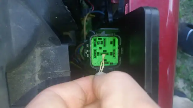 Jak sprawdzić czujnik wentylatora chłodnicy? Poradnik DIY